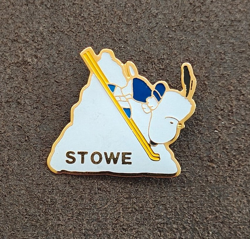 1970s Peanuts Snoopy Stowe Vermont Gold Tone Enamel Ski Pin