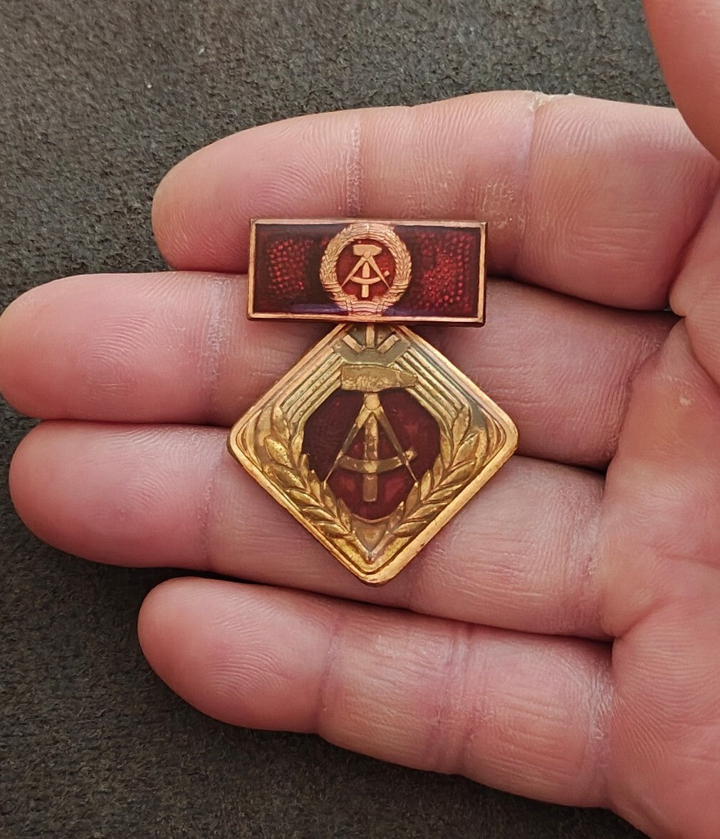1970s/80s East German (GDR/DDR) Activist of Socialist Labor Medal Badge Pin