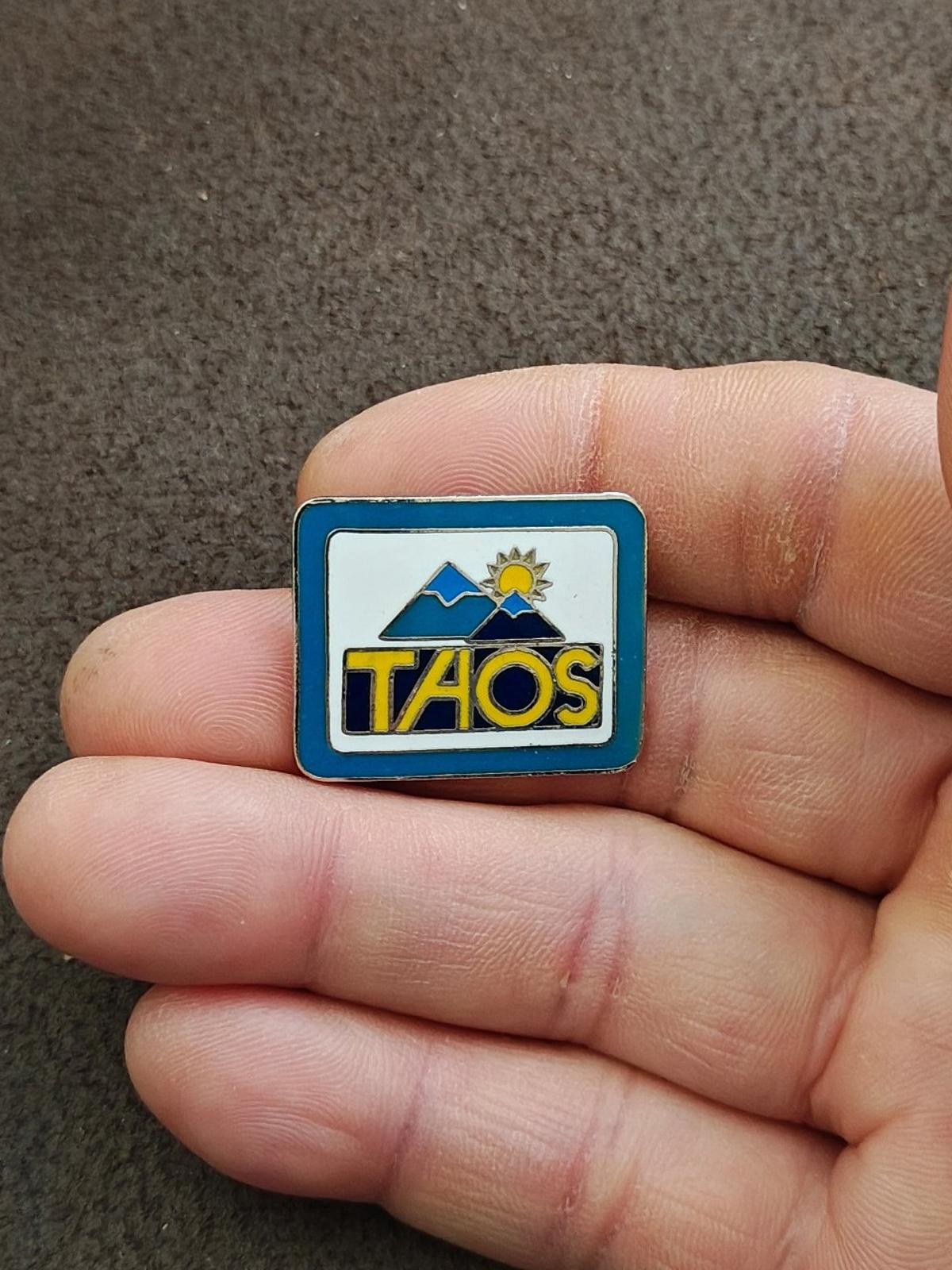 1970s/80s Taos New Mexico Ski Valley Silver Tone Pin