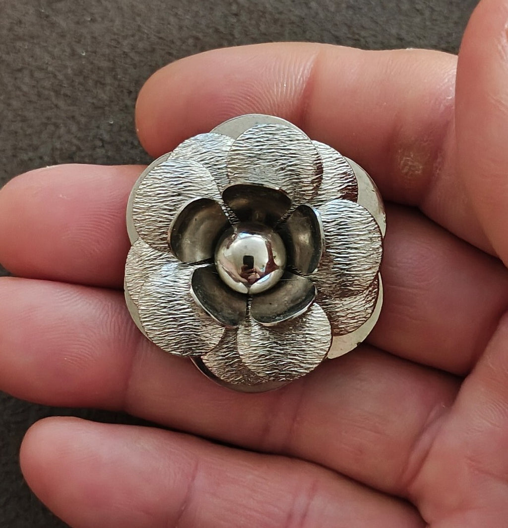 1970s/80s Lieba USA Textured Flower Scarf Clip