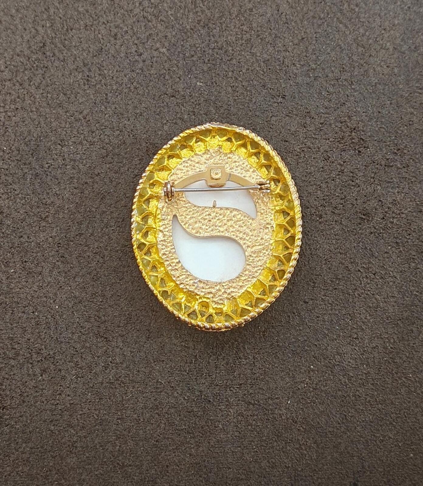 1960s Gold Tone Oval Ornate Floral Print On Ceramic Disc With Faux Pearls Brooch