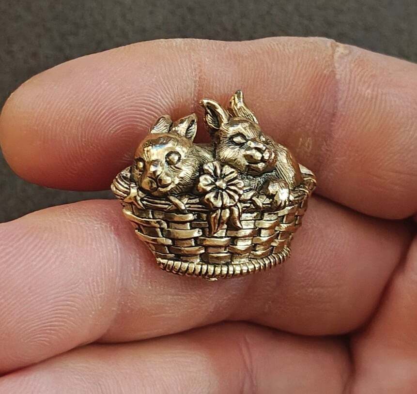 1990 Avon Basket of Love Featuring Two Bunnies In a Basket Gold Tone Brooch