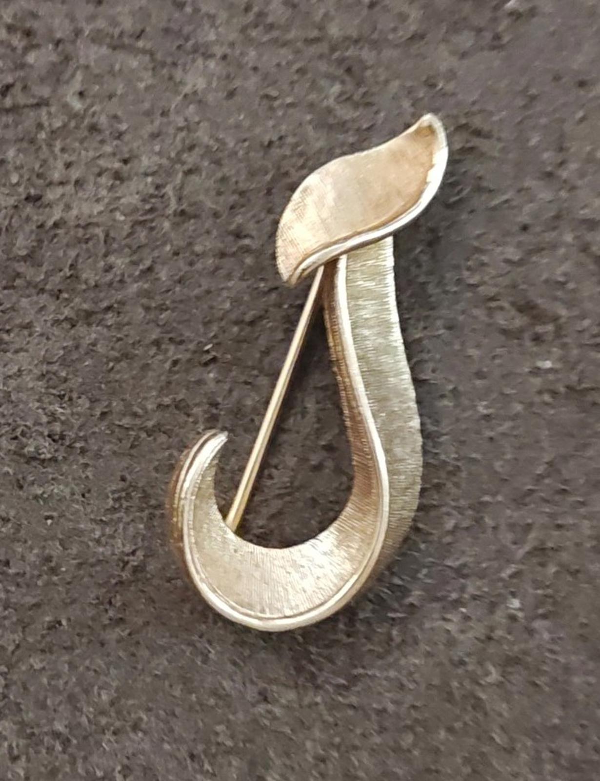 1960s Crown Trifari Gold Tone Textured Monogram Initial J Brooch
