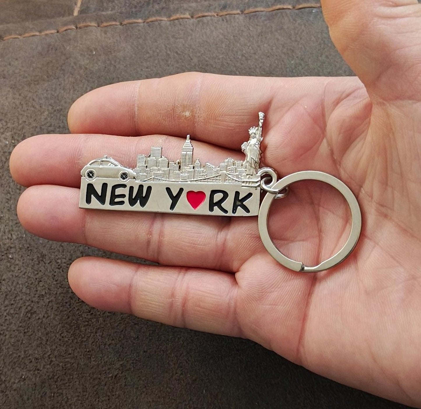 Cool New York City Souvenir Keychain Featuring Engraved Skyline and Landmarks
