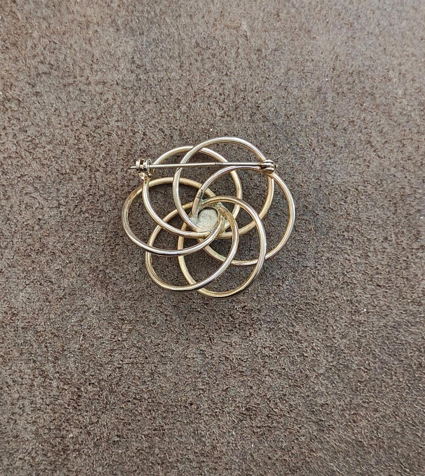 1950s Vintage Concentric Circles with Lustrous Pearl Center Gold Tone Brooch Pin