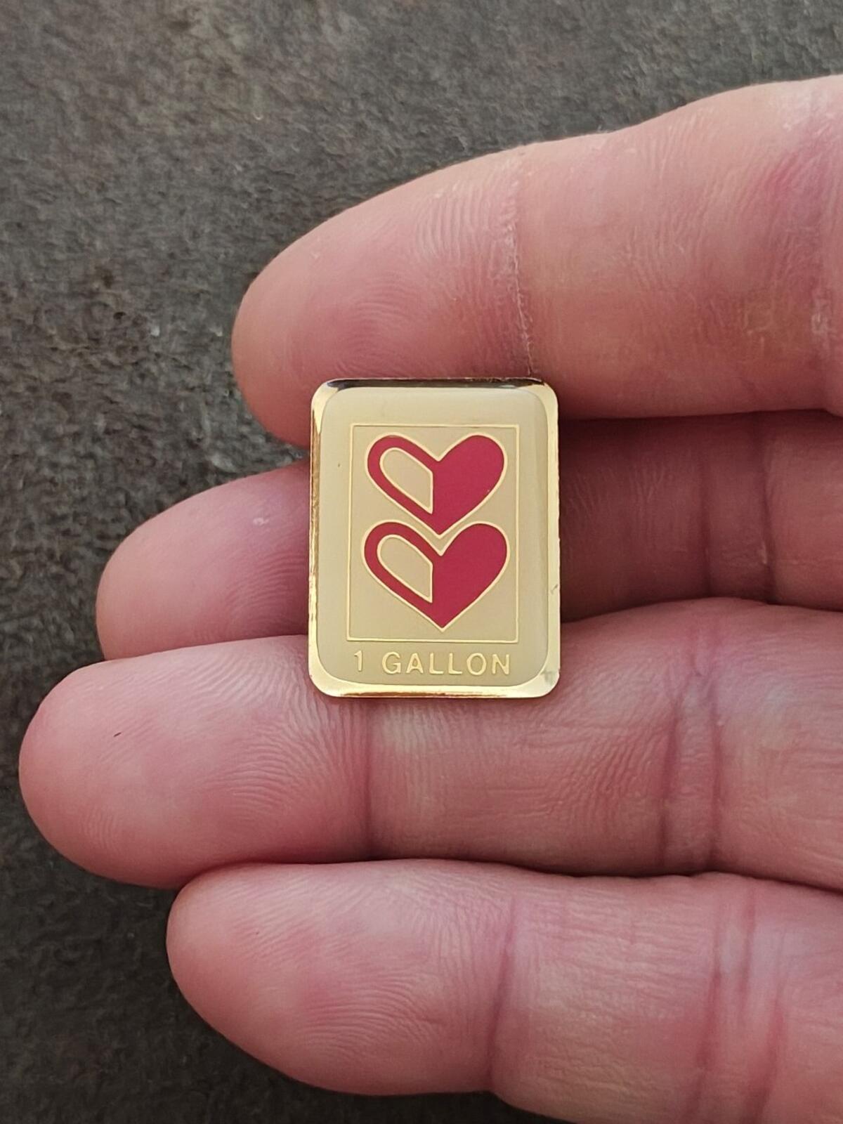 1980s Gold Tone 1-Gallon Blood Donor Milestone Enamel Pin