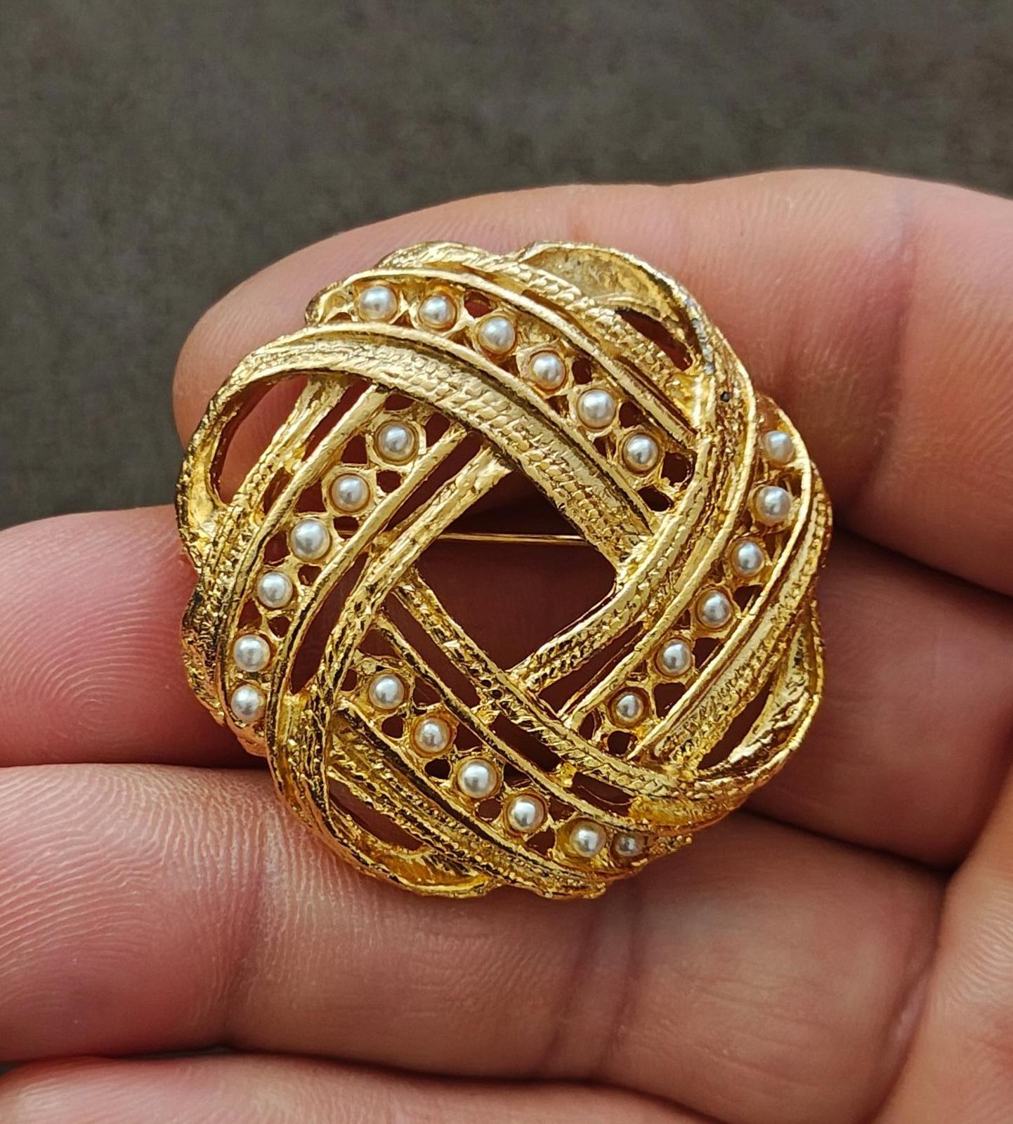 1980s Victorian Style Gold Tone With Small Faux Pearls Brooch
