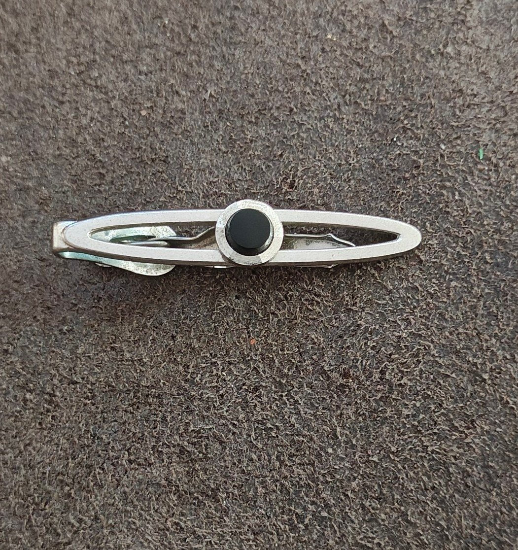 1950s/60s Swank Open Frame With a Circular Black Onyx Stone Center Tie Clip