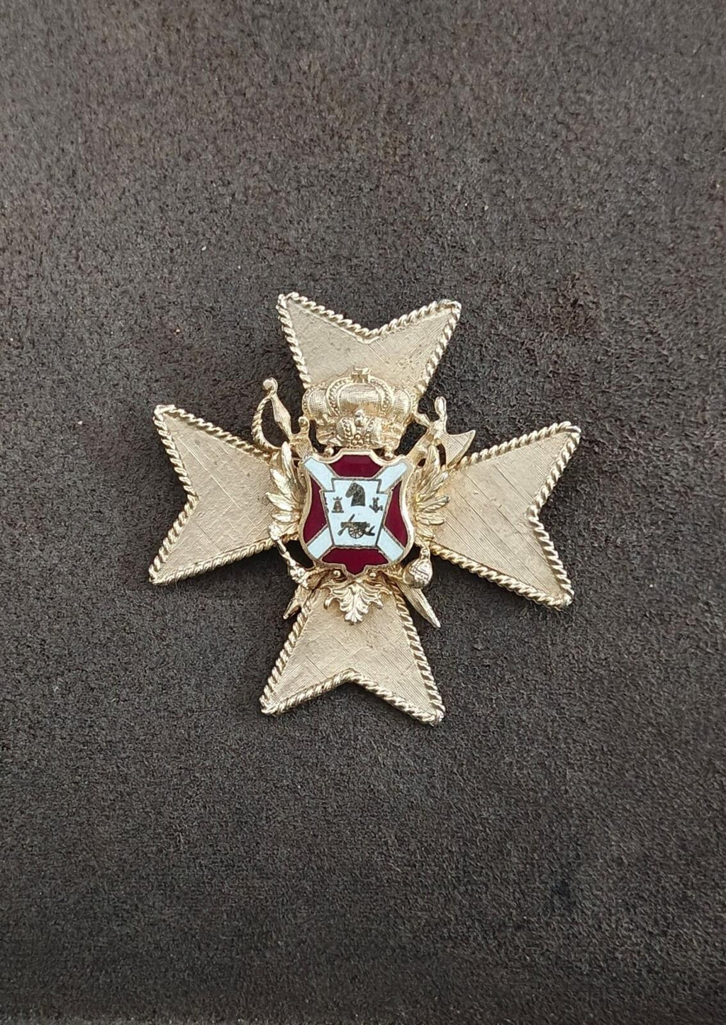 1950s Rare Coro Gold Tone With Red & White Enamel Heraldic Shield Brooch