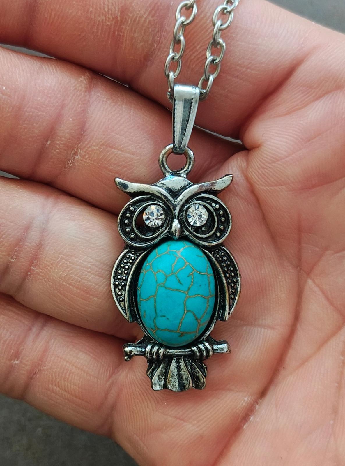 Silver Tone Faux Turquoise Stone Pendant Necklace