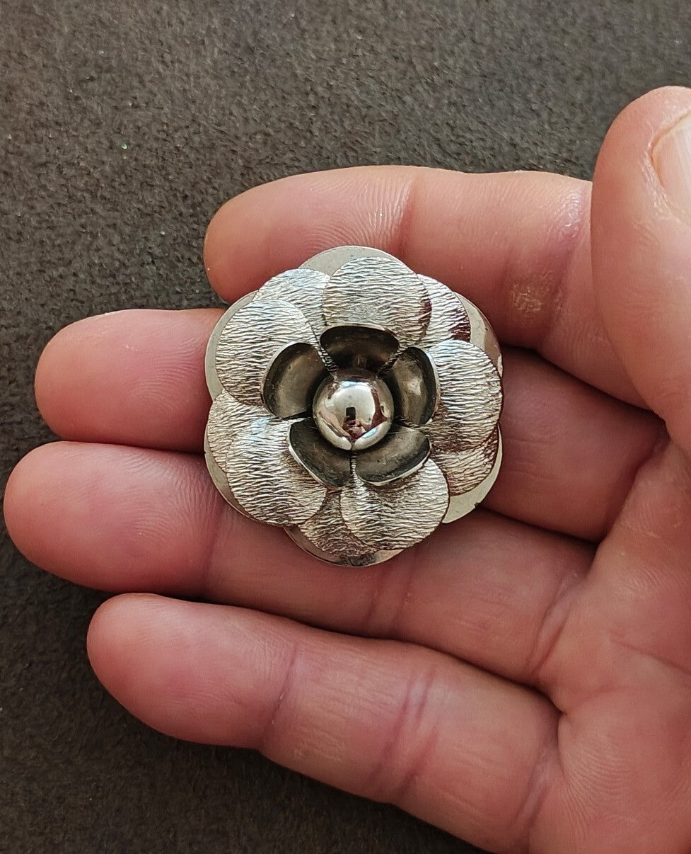 1970s/80s Lieba USA Textured Flower Scarf Clip