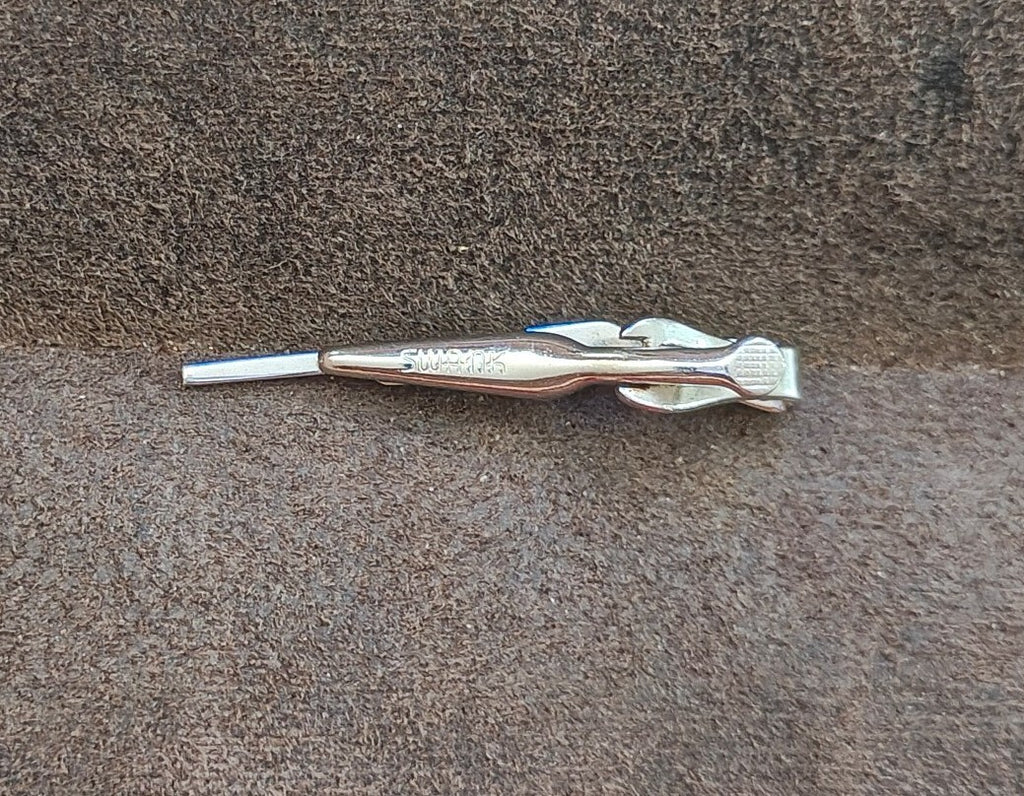1950s Signed Swank Silver Tone Mother of Pearl Rifle/Shotgun Tie Bar Clip