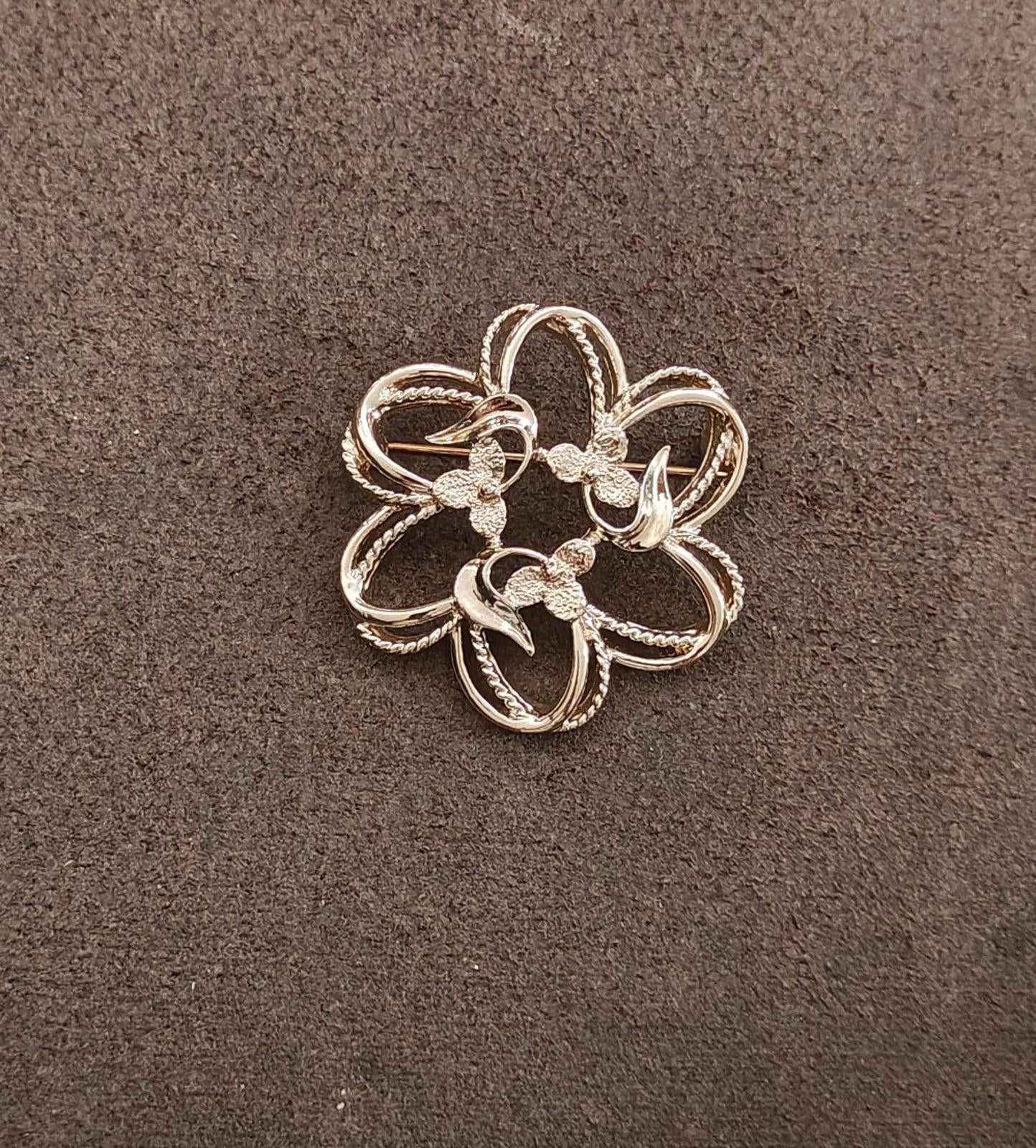 1974 Signed Sarah Coventry Gold Tone Fleurette Brooch
