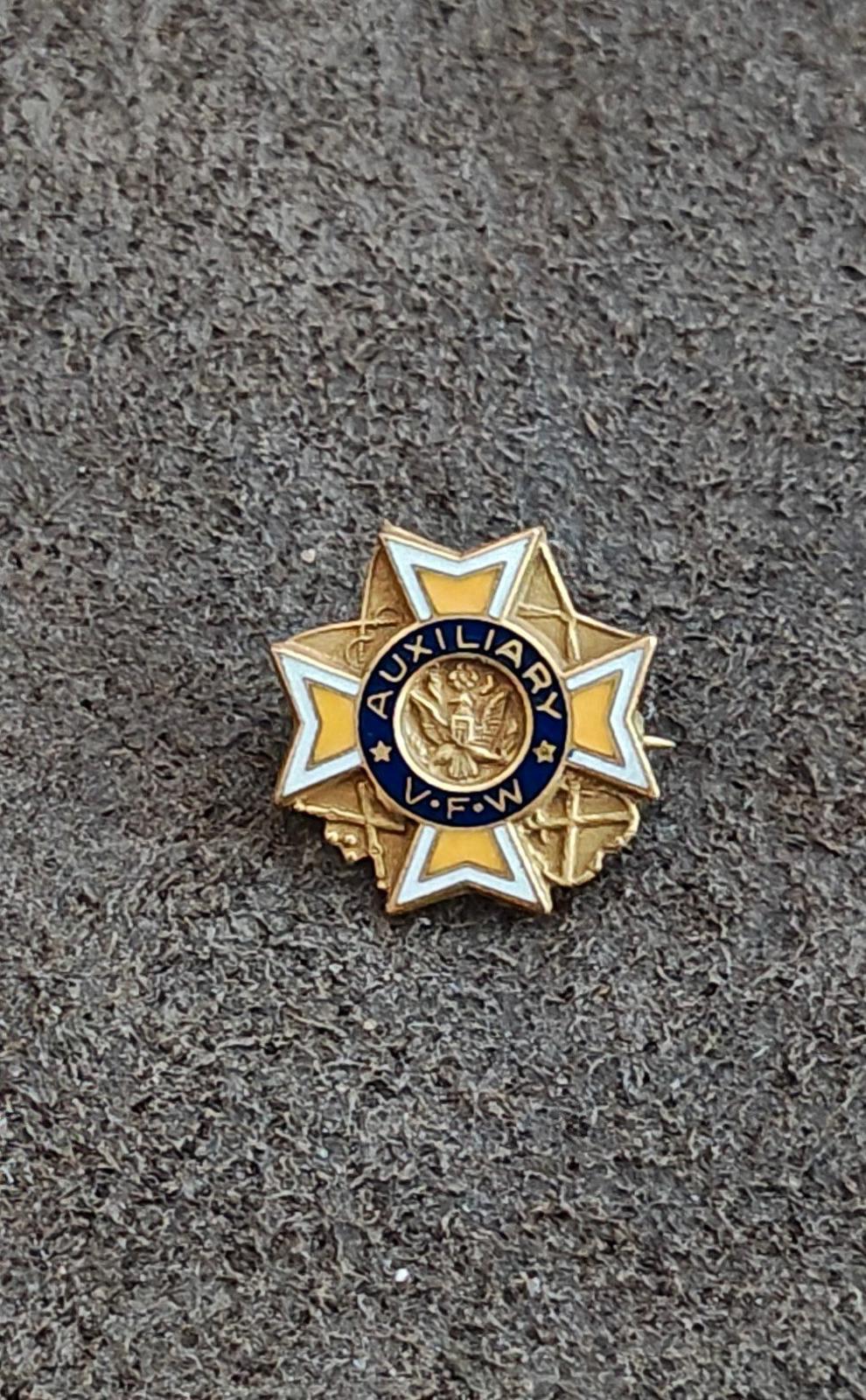 1940's Veterans Of Foreign Wars (VFW) Auxiliary Gold Tone Pin