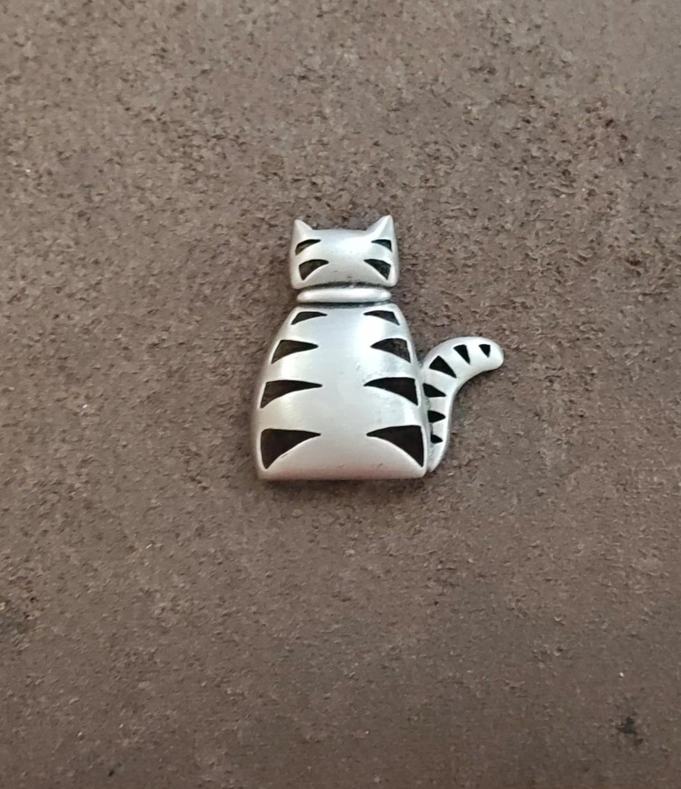 1980s Signed JJ (Jonette Jewelry) Pewter Cat Brooch