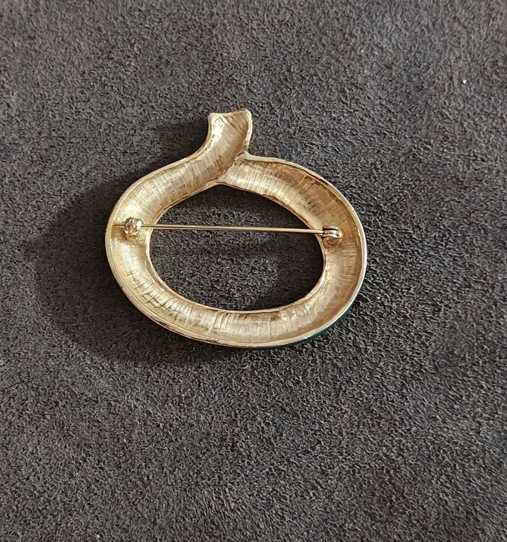 Elegant Vintage 1990s Gold Tone Twist Loop Shape Green Enamel Brooch Pin. - Trinketmania-LV