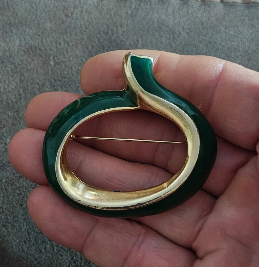 Elegant Vintage 1990s Gold Tone Twist Loop Shape Green Enamel Brooch Pin. - Trinketmania-LV