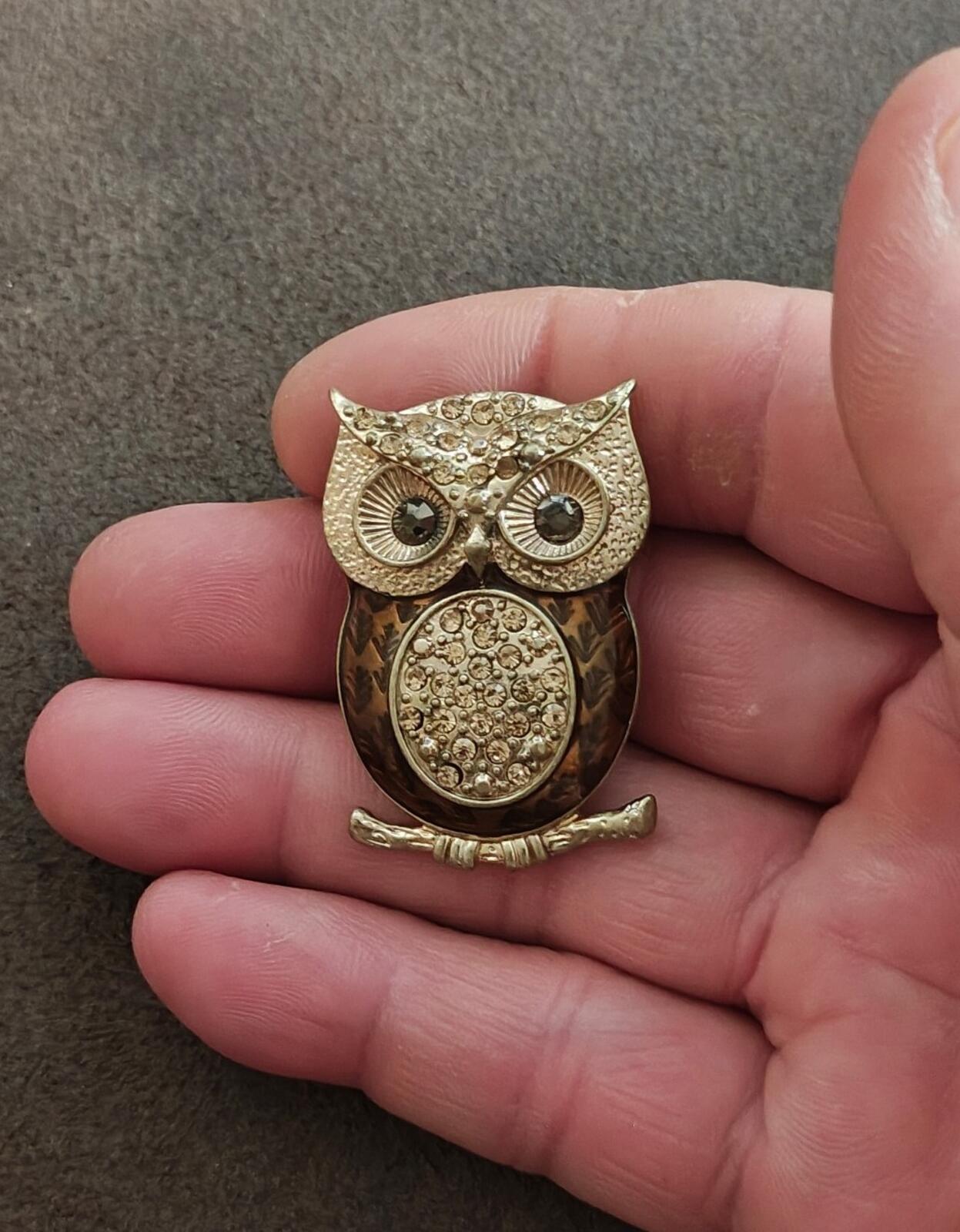 1980s Gold Tone With Brown & Clear Rhinestones Owl Brooch
