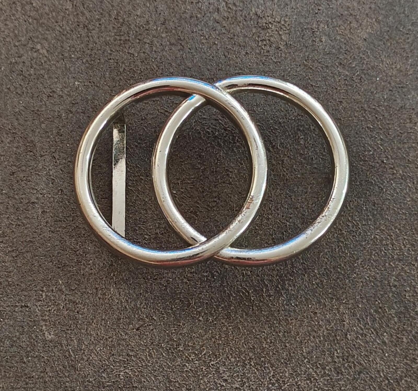 Elegant Modernist Silver Tone Double O-ring Belt Buckle.