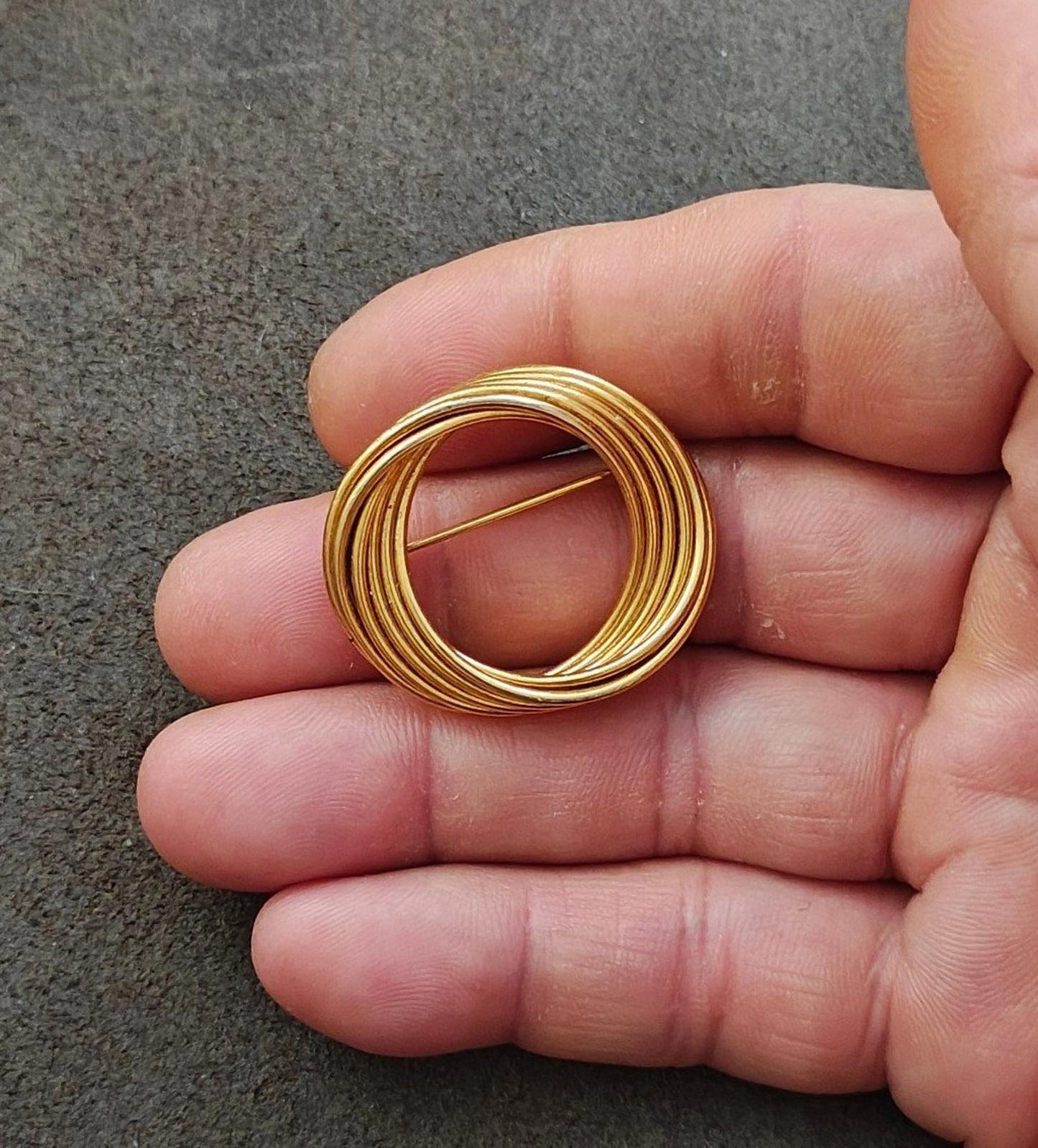 1980's Circle Gold Tone Brooch Pin