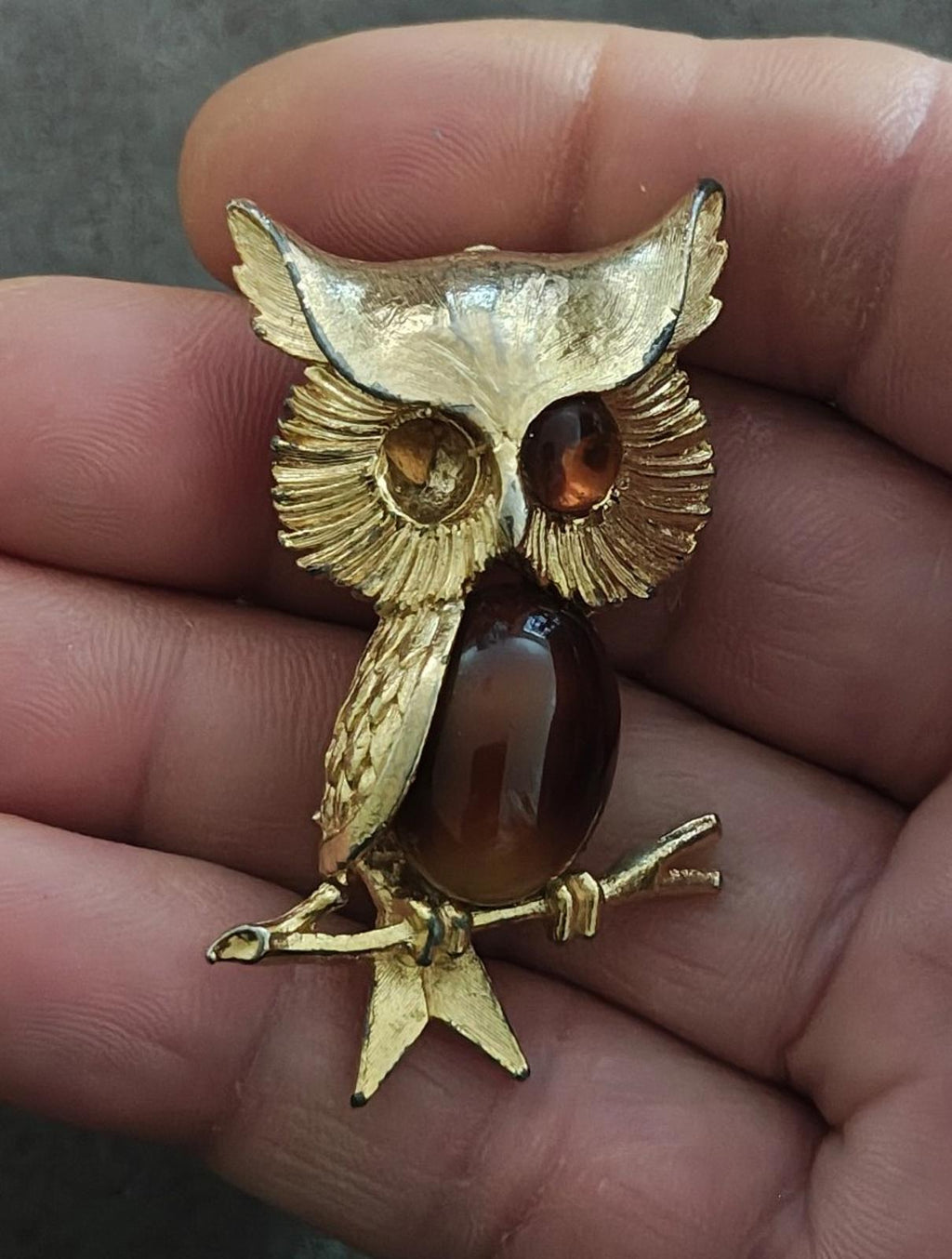1960s Vintage Jelly Belly Gold Tone Brown Cabochon Owl Pin
