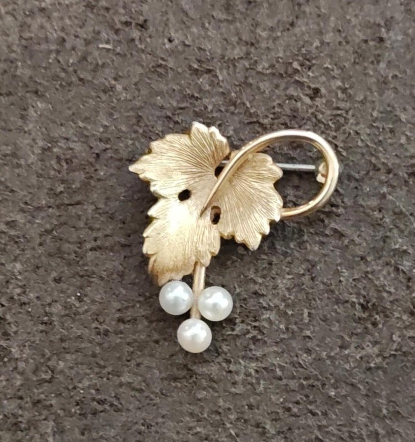 50s Rare Krementz Grape Vine Crafted With Gold Overlay & Cultured Pearls Brooch