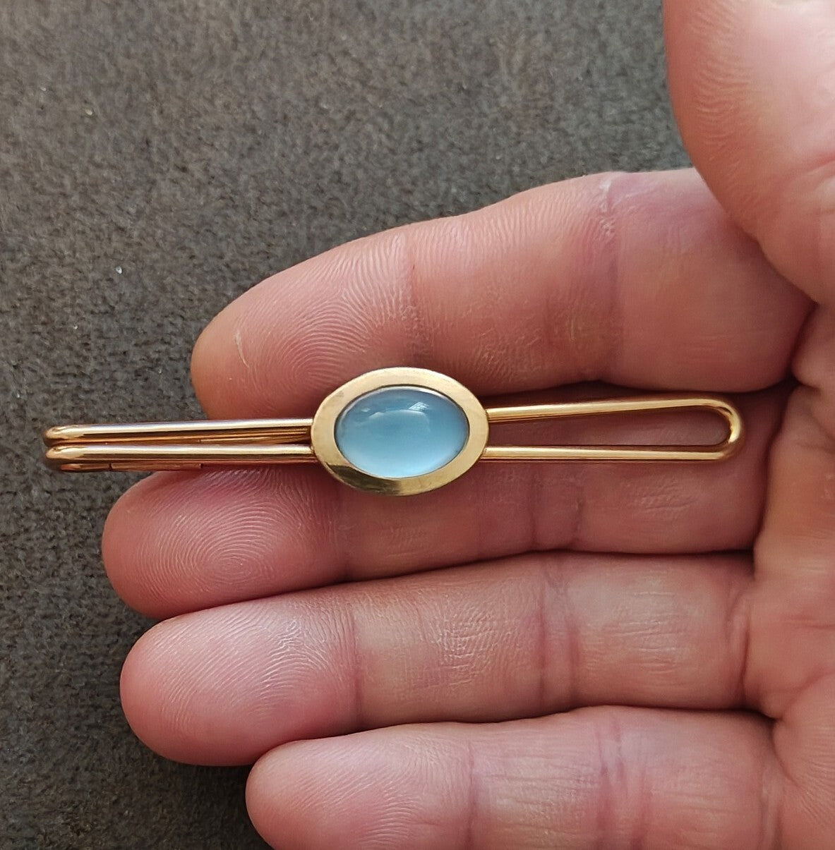 1950s Oval Blue Cabochon Gold Tone Wire Loop Tie Bar/Tie Clip
