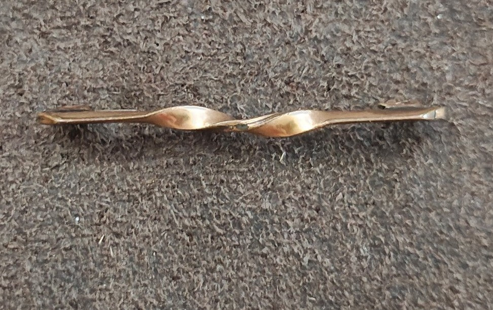 1900s Gold Tone Twist Bar Pin/Brooch