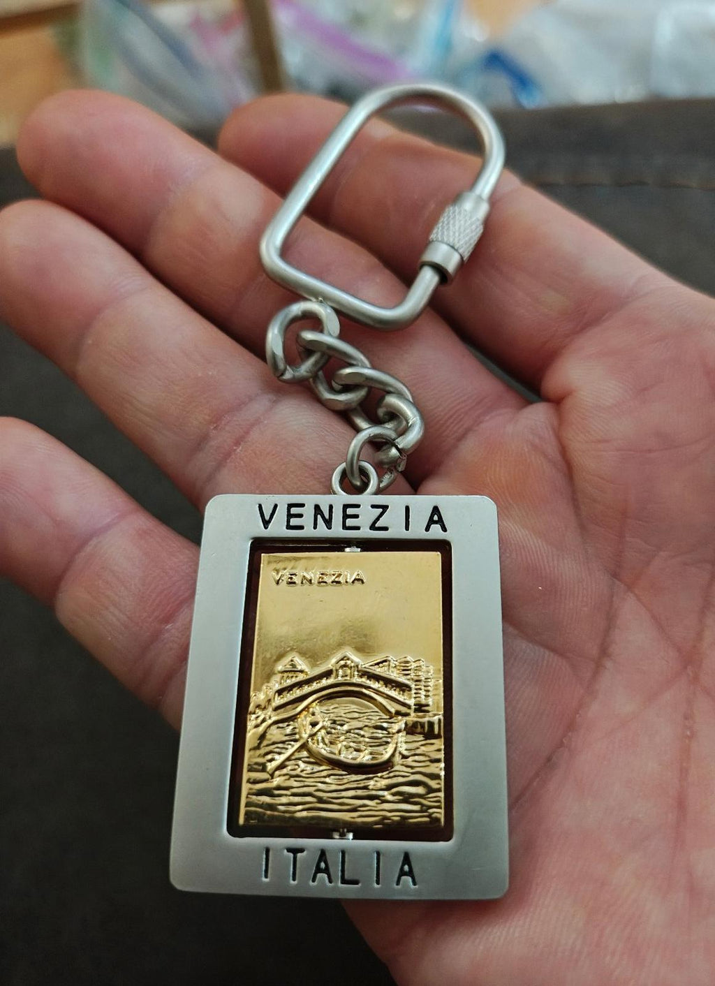Two Tone Metal Venizia Italy Souvenir Keychain