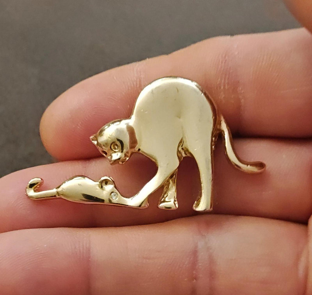 1980s Gold Tone With Clear Rhinestone Cat Chasing Mouse Brooch
