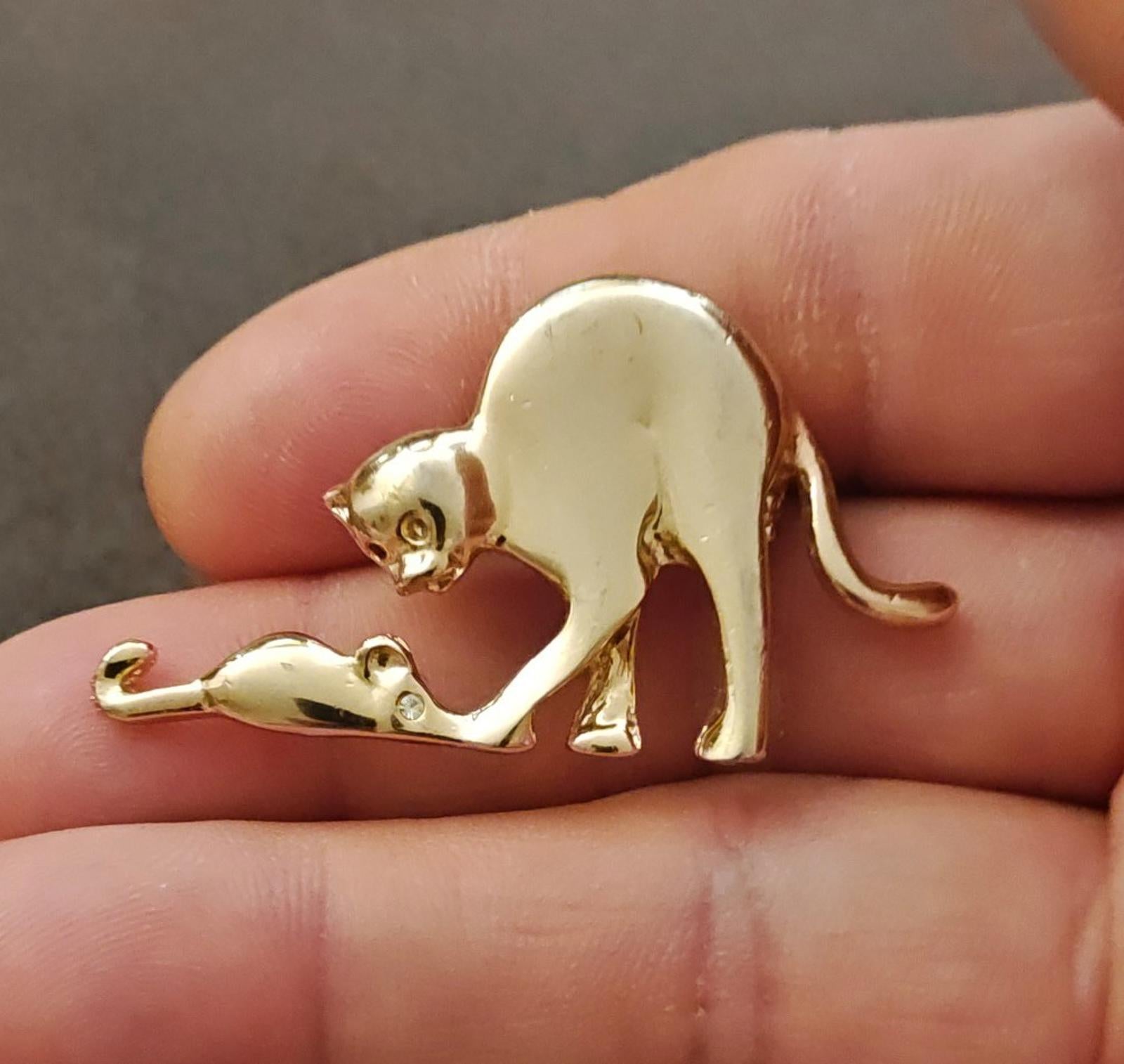 1980s Gold Tone With Clear Rhinestone Cat Chasing Mouse Brooch