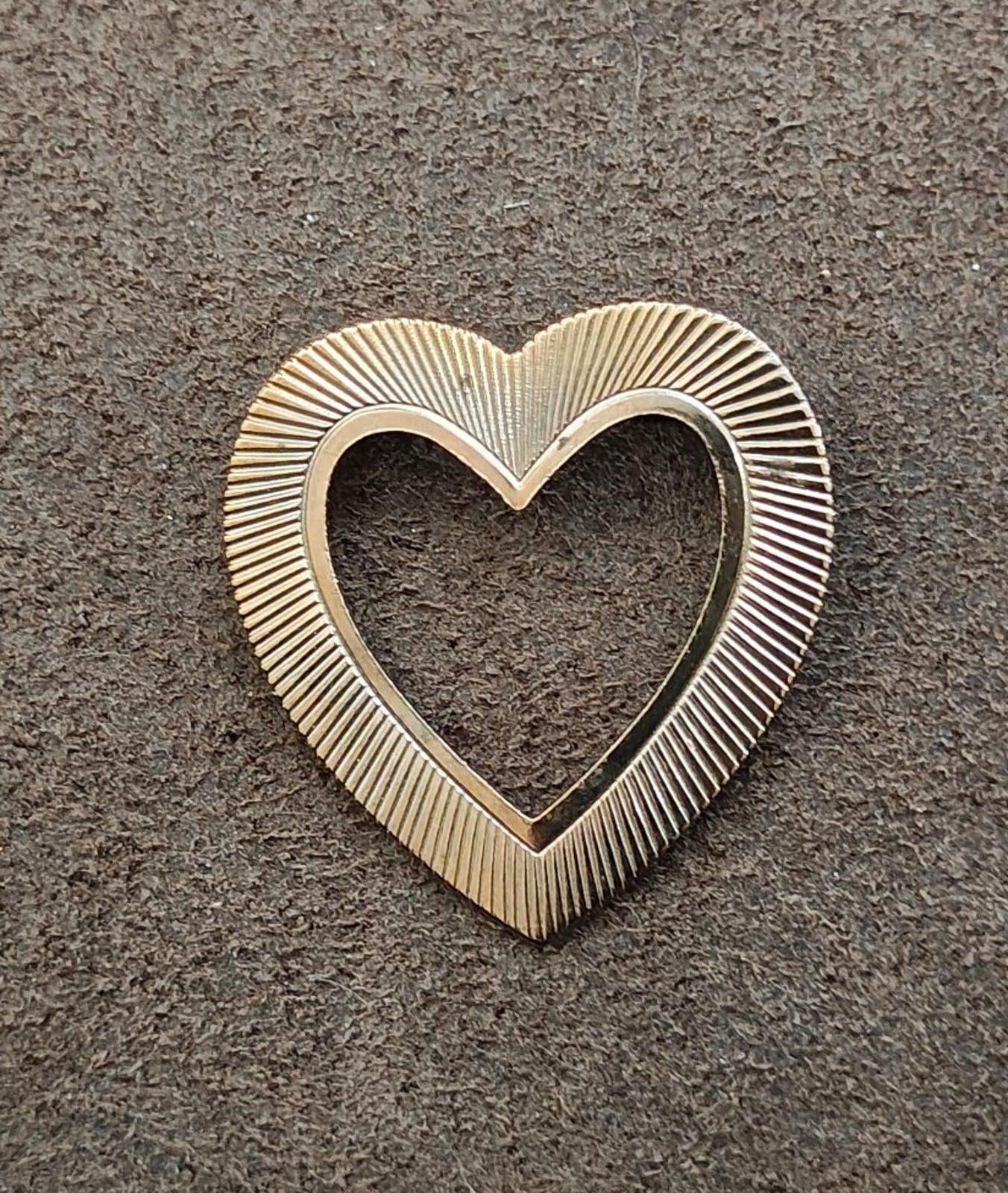 1980s Vintage Textured Heart Shaped Gold Shaped Brooch Pin