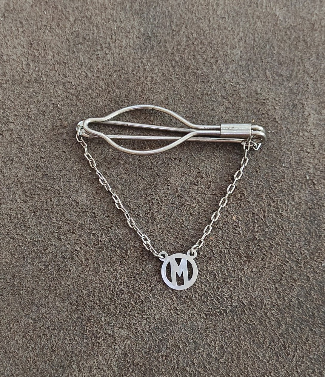 1940s/50s Silver Tone Monogram Initial M Chain Bar Clip