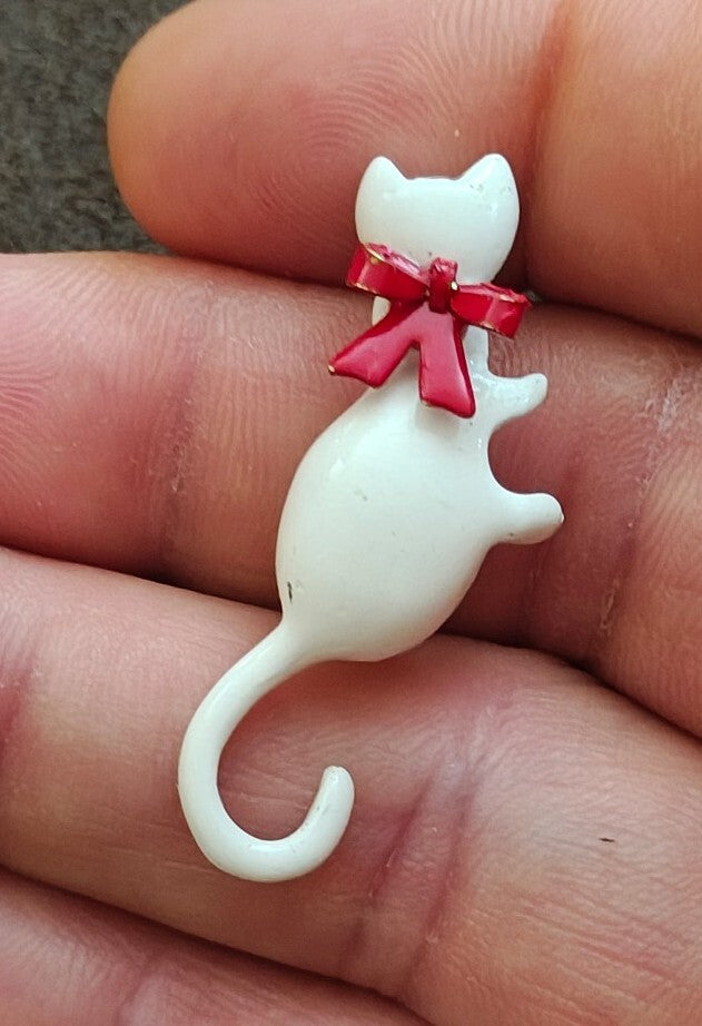 1960s/70s Metal White Enamel Cat Brooch Pin With Red Bow