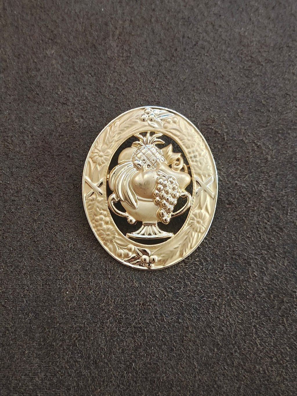 1990s AJC Signed Gold Tone Fruit Basket Cornucopia Brooch Pin