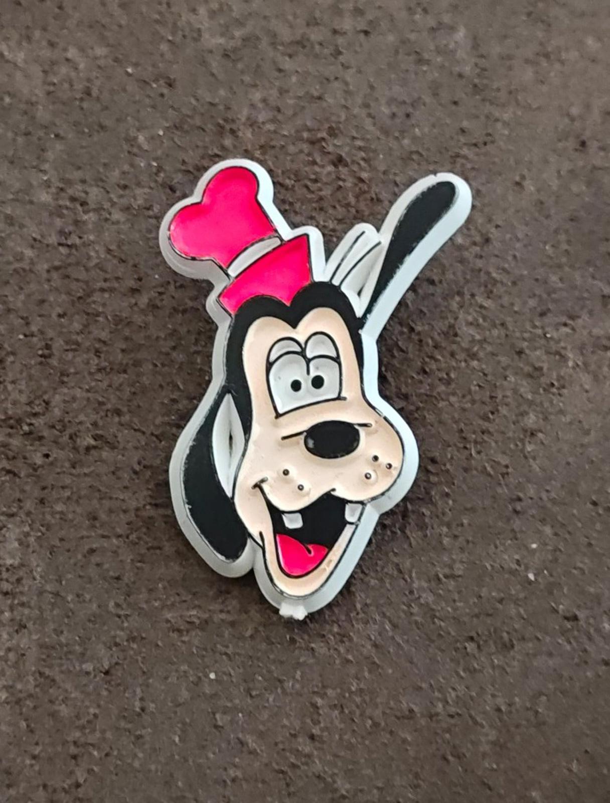 1970s/80s Rare Walt Disney Productions Goofy Plastic Pin