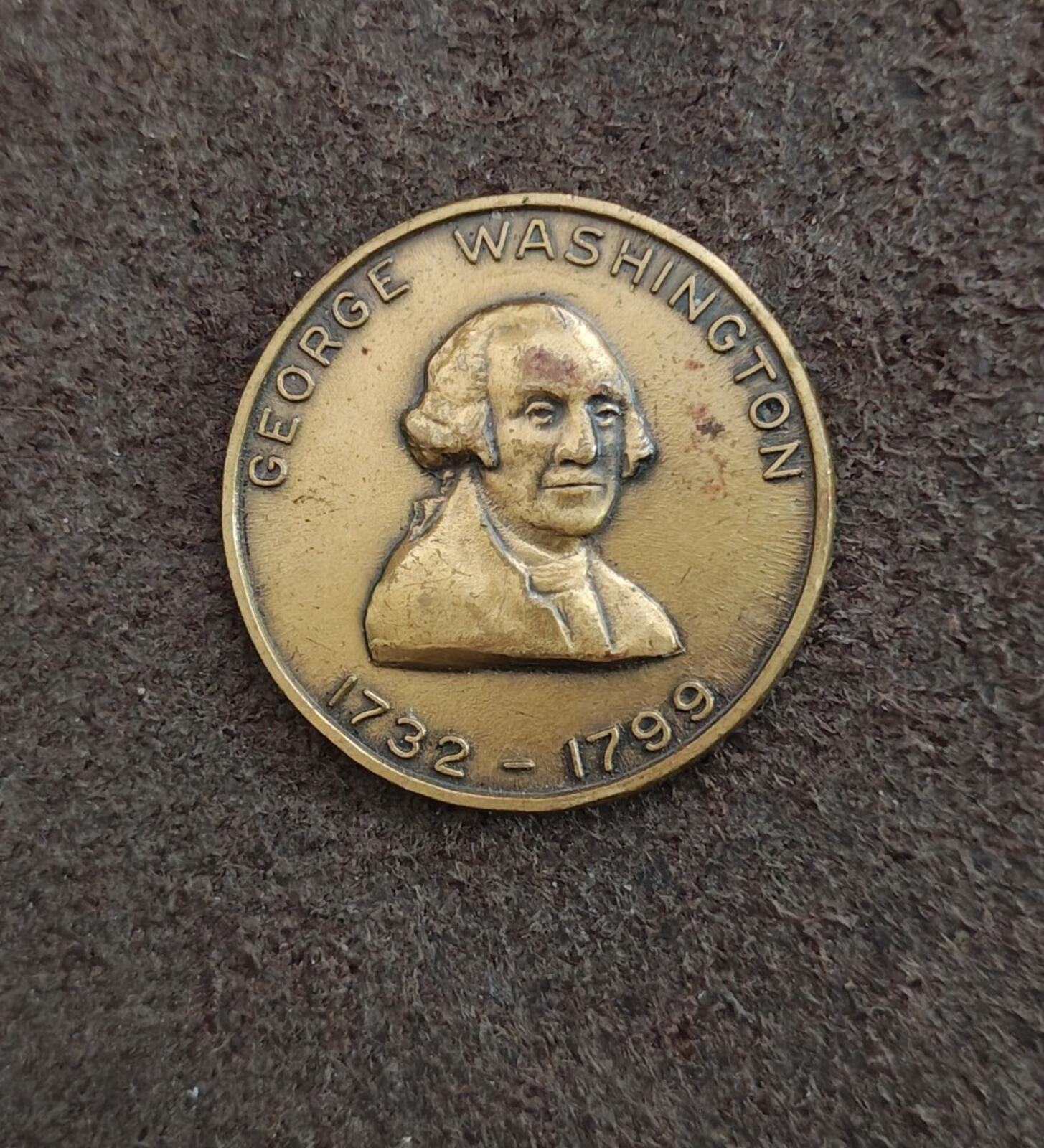 Gold George Washington commemorative bronze token, close view of portrait and 1732–1799