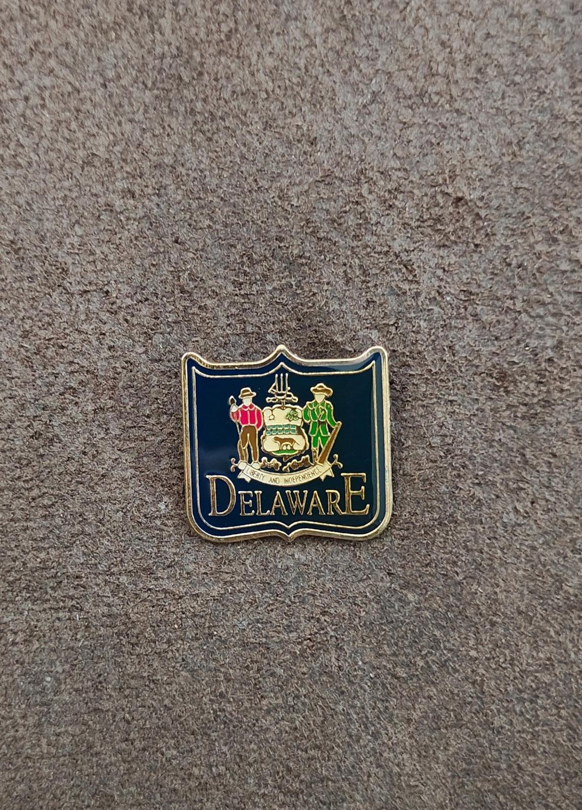1990s Gold Tone Delaware Souvenir Enamel Pin