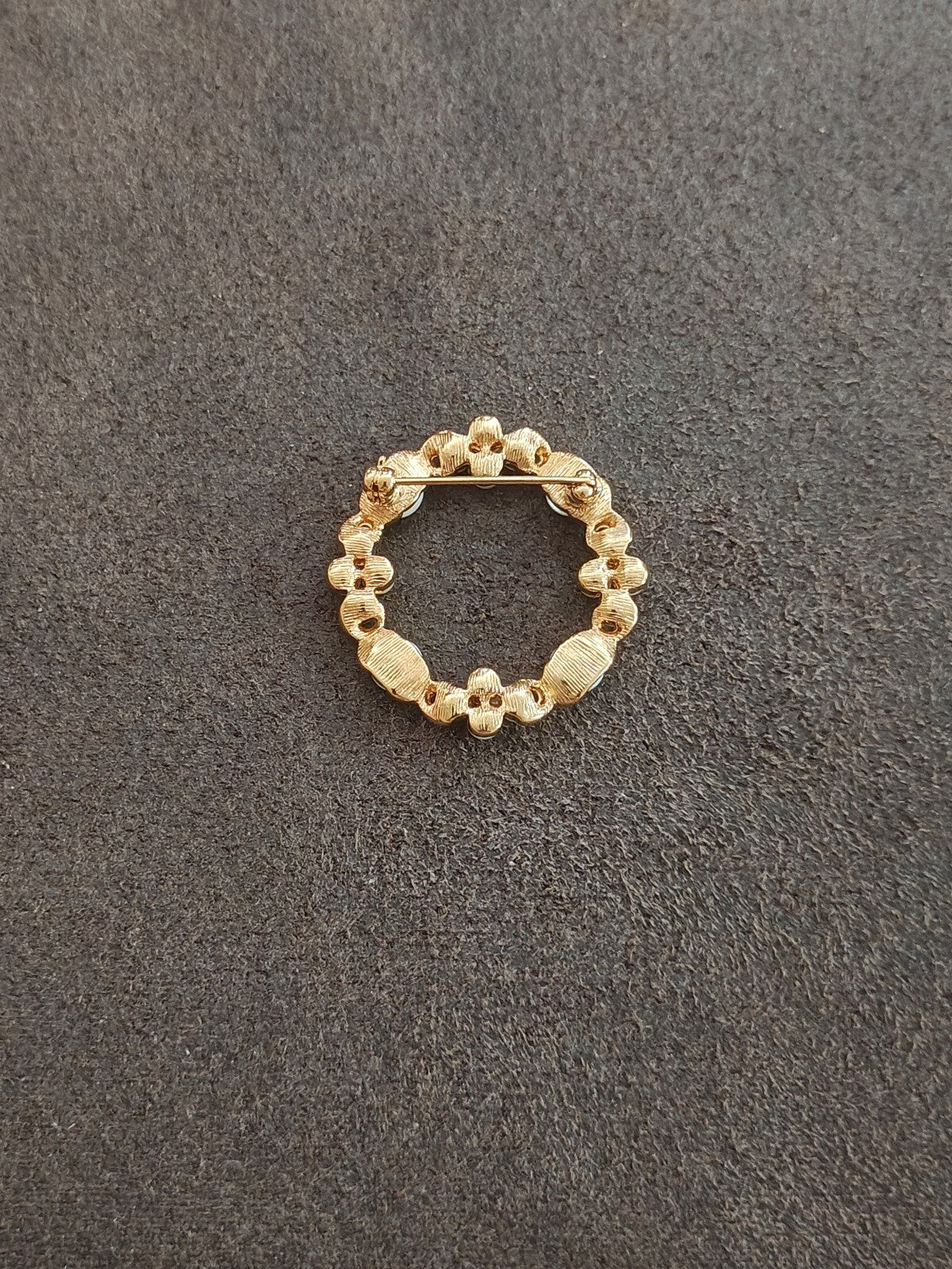 1980s Gold Tone Faux Pearl Open Circle Wreath Brooch Pin.