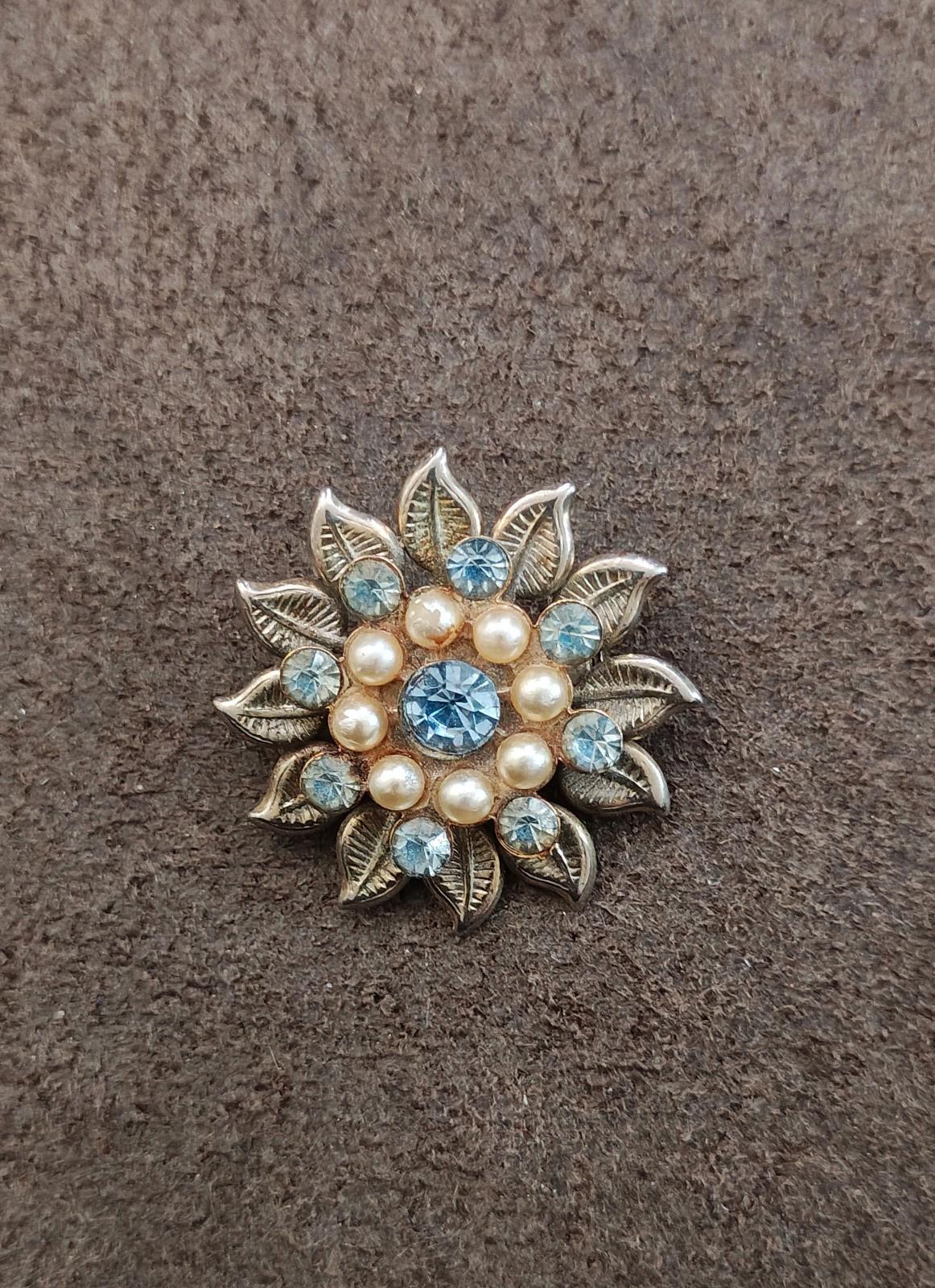 1950s Vintage Silver Tone Flower With Blue Rhinestones And Faux Pearls Brooch