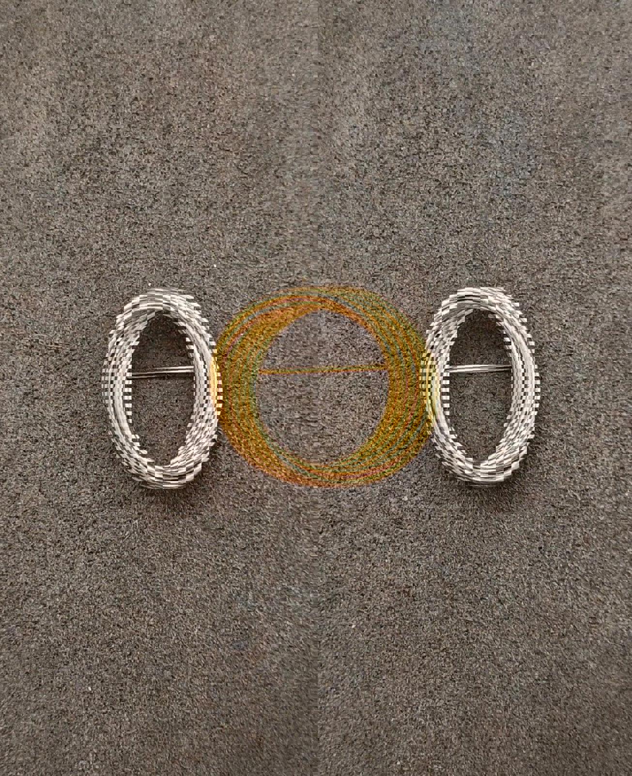 1980's Circle Gold Tone Brooch Pin