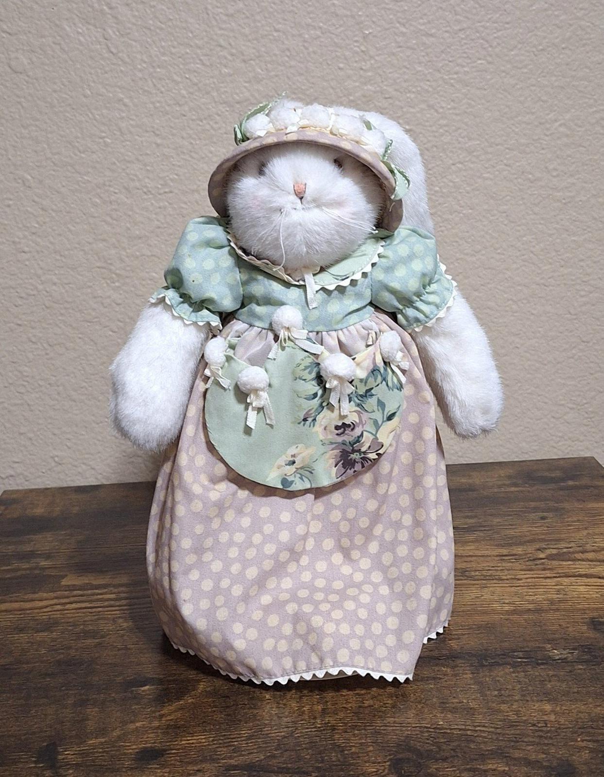 Adorable Vintage 2002 Hallmark "Bunnies By The Bay" Rosy Pocketful Bunny Plush.
