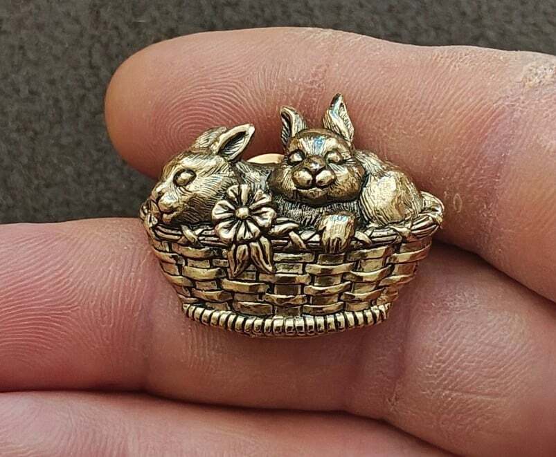 1990 Avon Basket of Love Featuring Two Bunnies In a Basket Gold Tone Brooch
