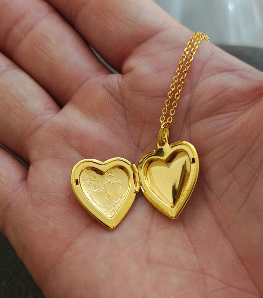 1970s/80s Gold Tone Double Heart Locket Necklace