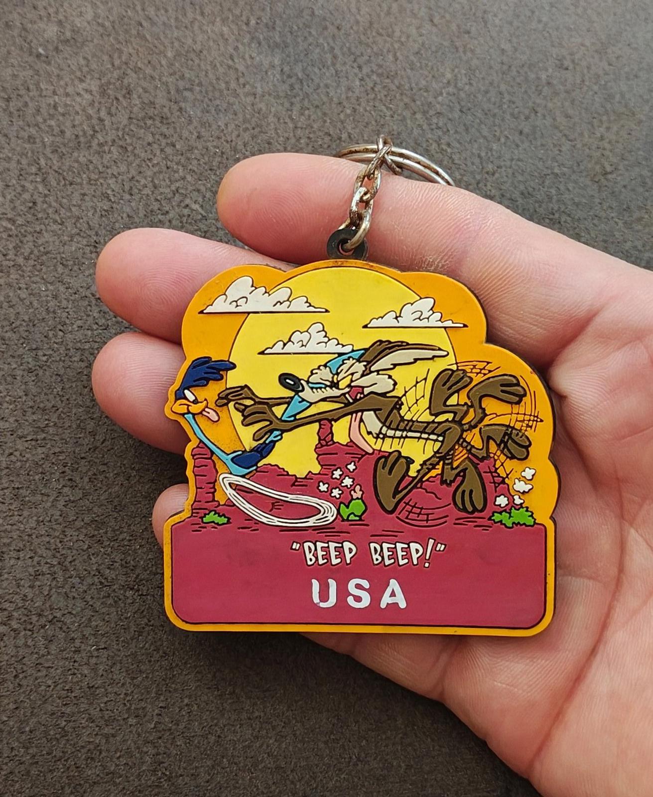 1997 Looney Tunes Wile E. Coyote & the Road Runner Keychain
