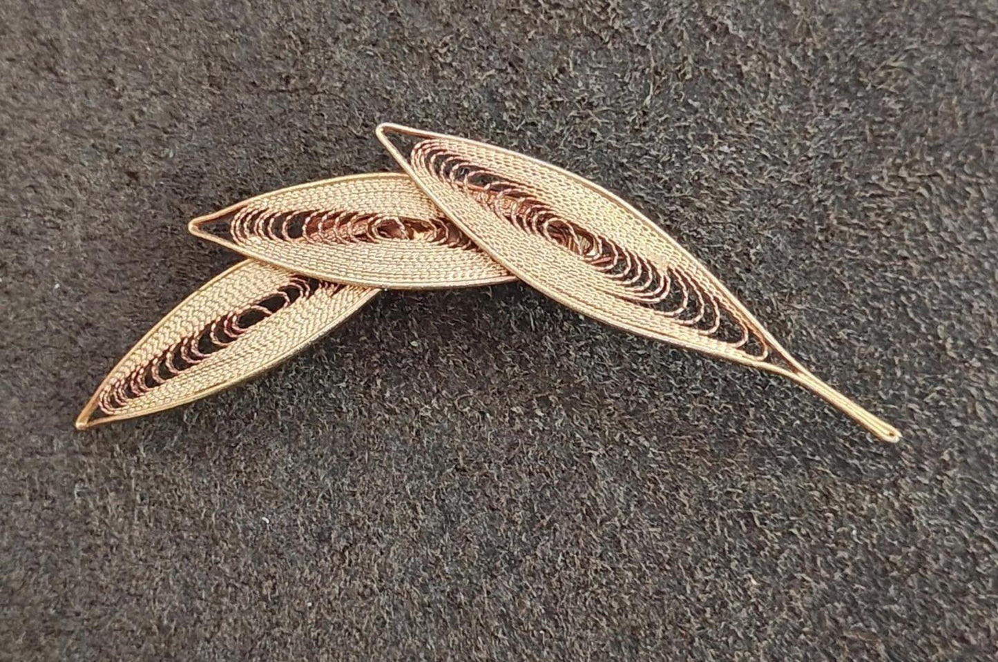 1960s/70s Gold Tone Openwork Filigree Leaf Brooch