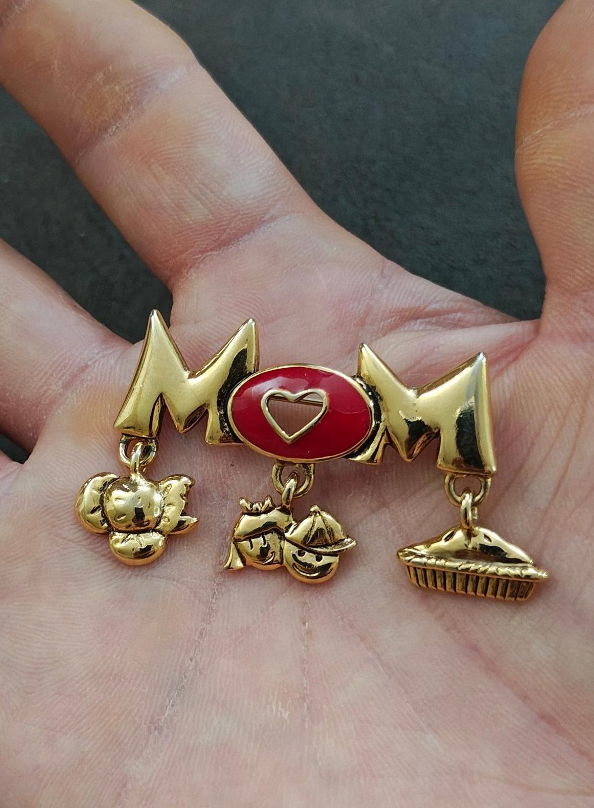 Gold-tone MOM brooch pin with red heart enamel oval center and dangling charms