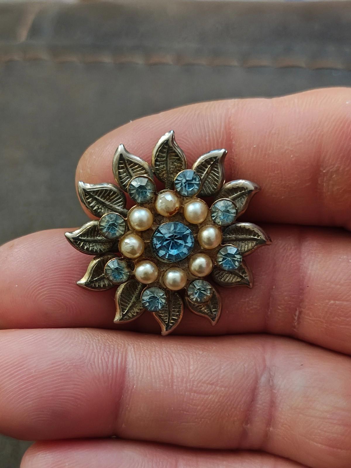 1950s Vintage Silver Tone Flower With Blue Rhinestones And Faux Pearls Brooch