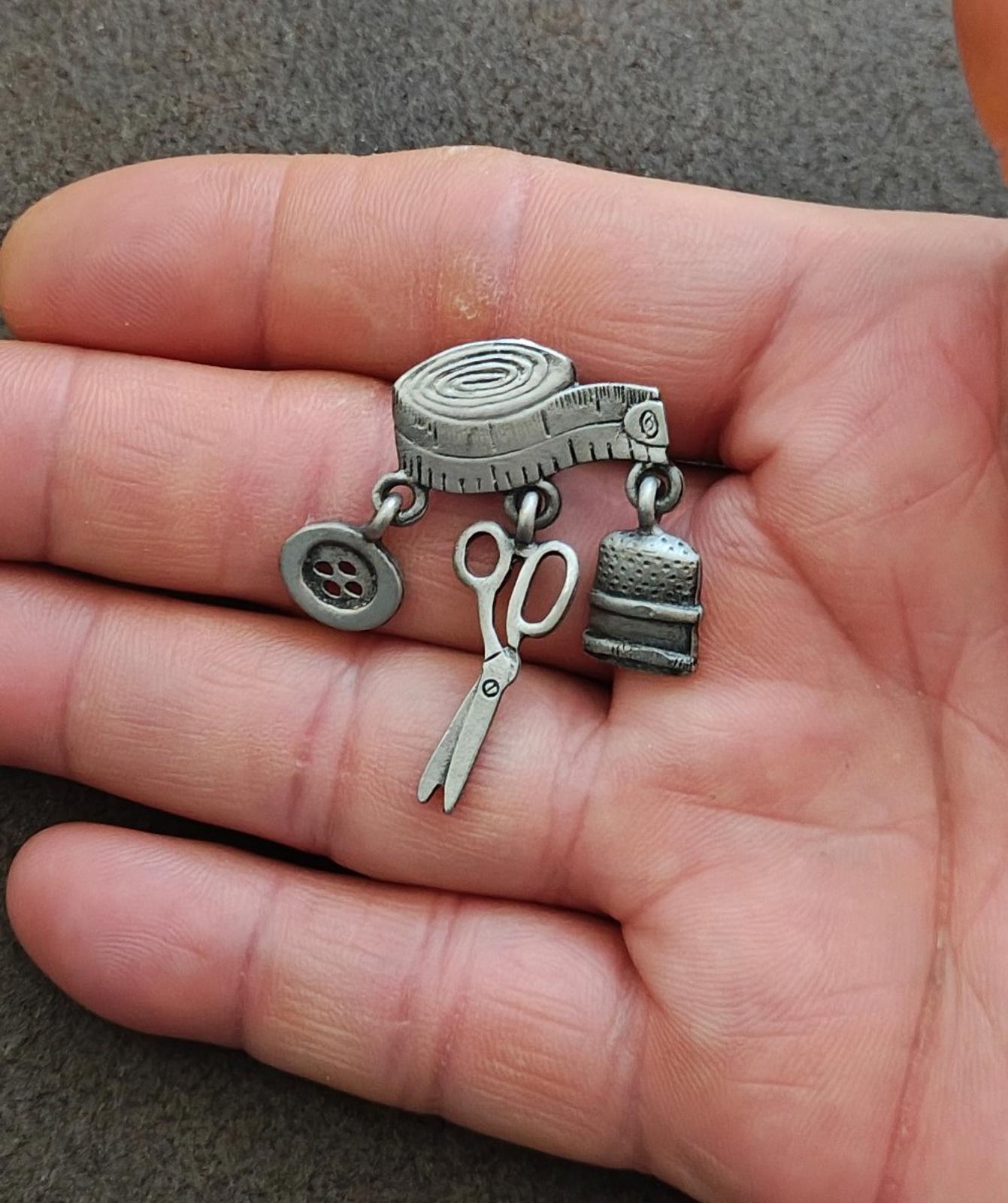1980s Signed J.J. (Jonette Jewelry) Sewing Theme Pewter Dangle Brooch