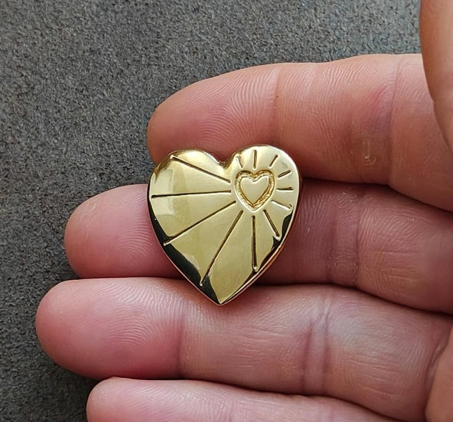 1990s Vintage Collectable Variety Club Gold Tone 3D Heart Pin Brooch
